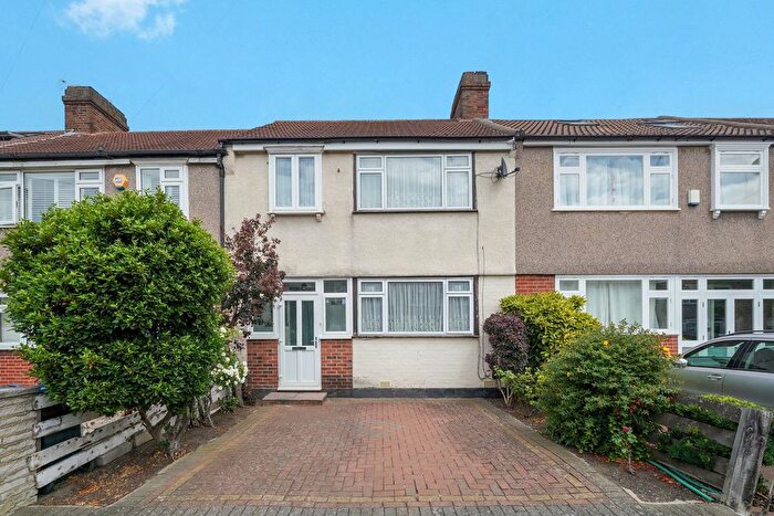 3 Bedroom Terraced House For Sale In Windermere Road, London, SW16