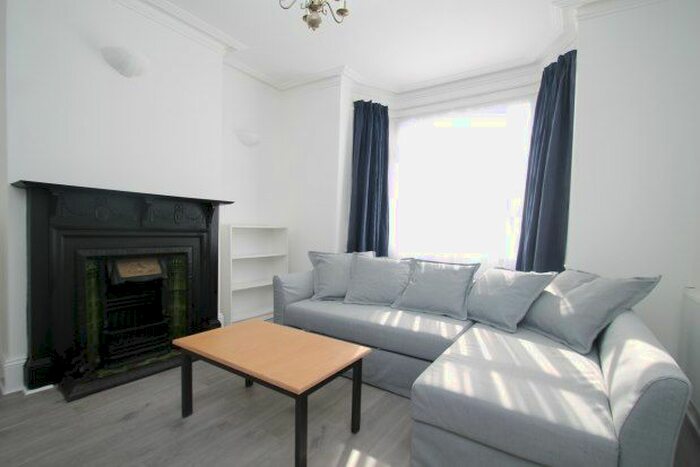 3 Bedroom Property To Rent In Courthill Road, London, SE13