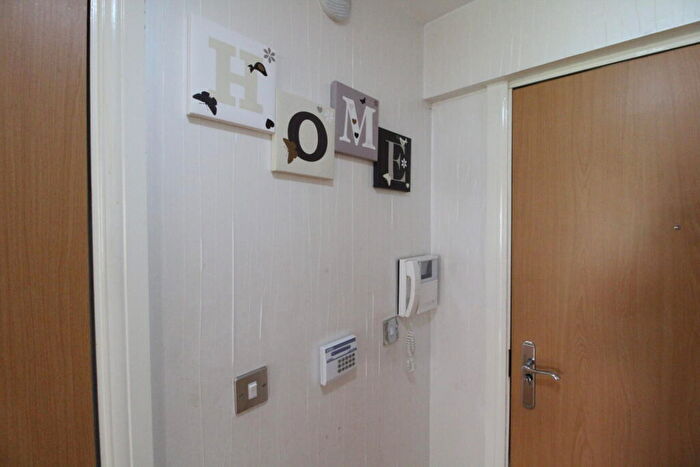 2 Bedroom Apartment To Rent In Royal Plaza, Westfield Terrace, Sheffield, S1