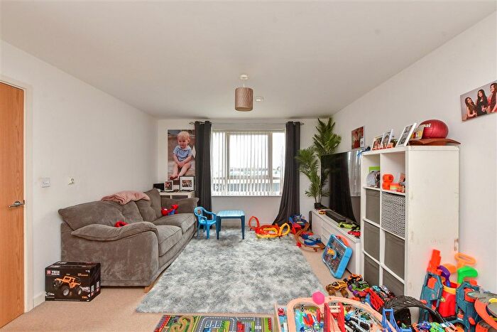1 Bedroom Flat For Sale In Manston Road, Ramsgate, Kent, CT12