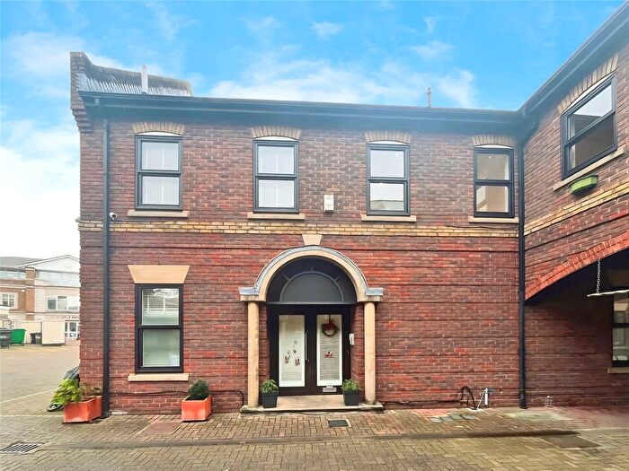 2 Bedroom Flat To Rent In Mount Mews, Hampton, TW12