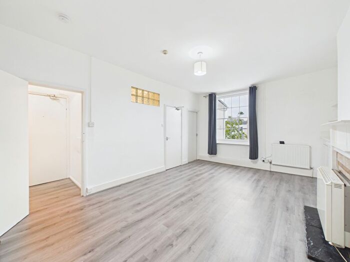 Studio To Rent In Clarence Square, Cheltenham, GL50