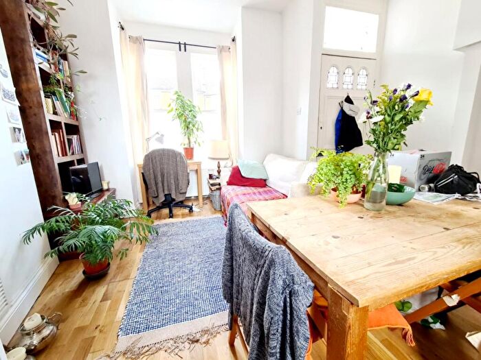 1 Bedroom Flat To Rent In Beresford Road, Harringay, N8