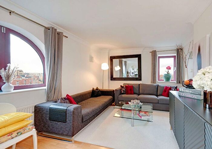 2 Bedroom Flat To Rent In William Morris Way, London, SW6