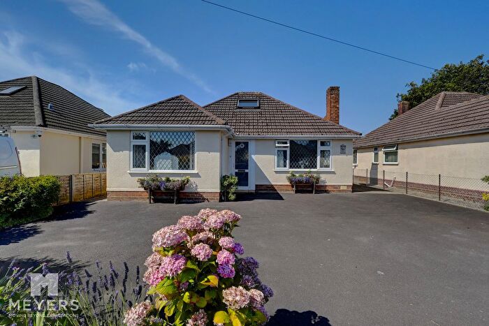 3 Bedroom Bungalow For Sale In Croft Road, Christchurch, BH23