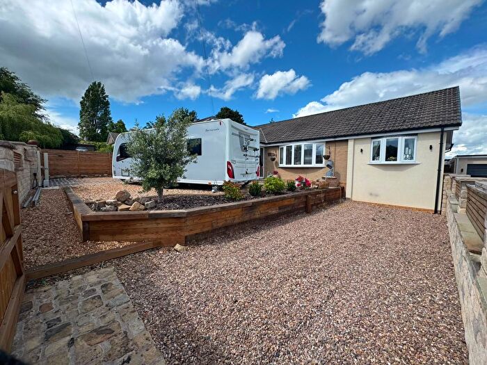 3 Bedroom Detached Bungalow For Sale In Kirkham Close, Barnsley, S71