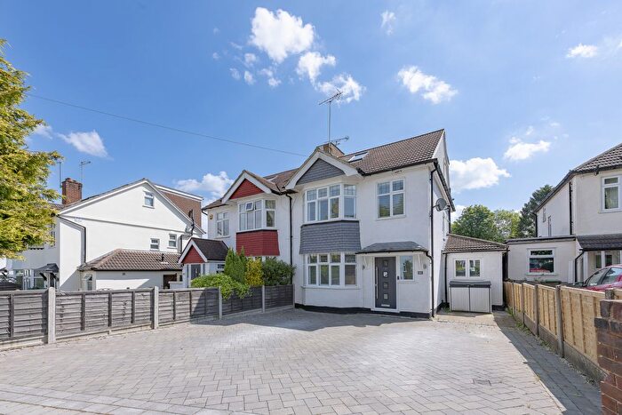 4 Bedroom Semi-Detached House For Sale In Markfield Road, Caterham, CR3