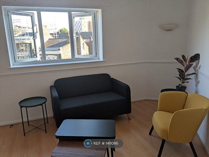 2 Bedroom Flat To Rent In Bonner Road, London, E2