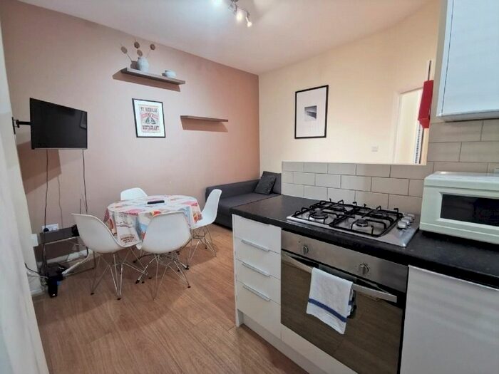 2 Bedroom Flat To Rent In Maple Street, London, W1T