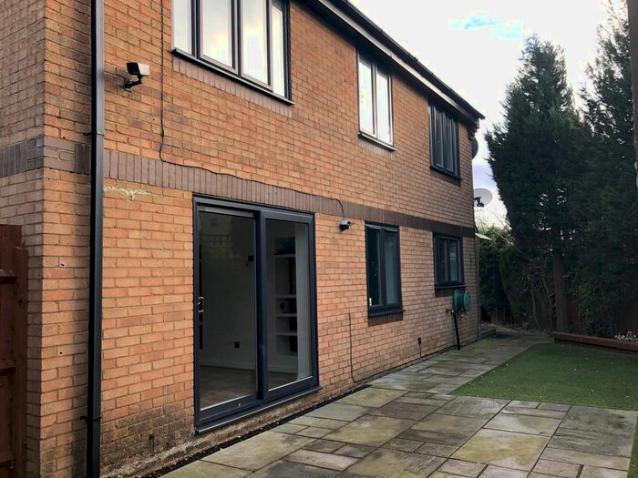 3 Bedroom Semi-Detached House To Rent In Ibstone Avenue, Milton Keynes MK13