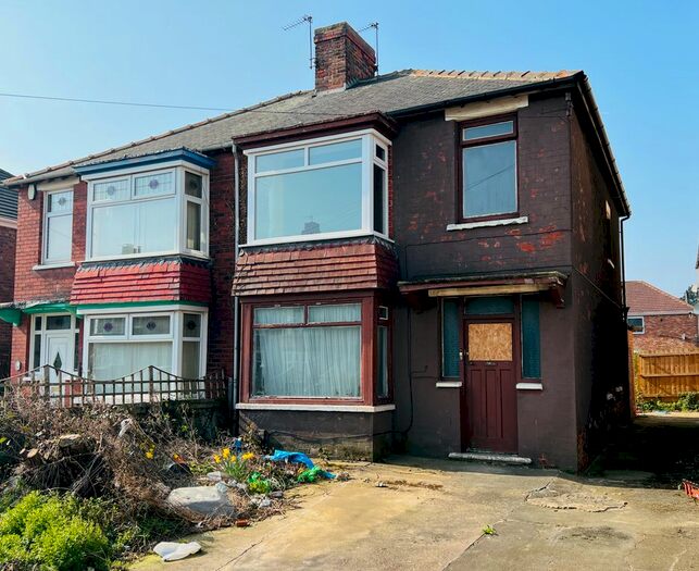 3 Bedroom Semi Detached House For Sale In Lansdowne Road, Longlands