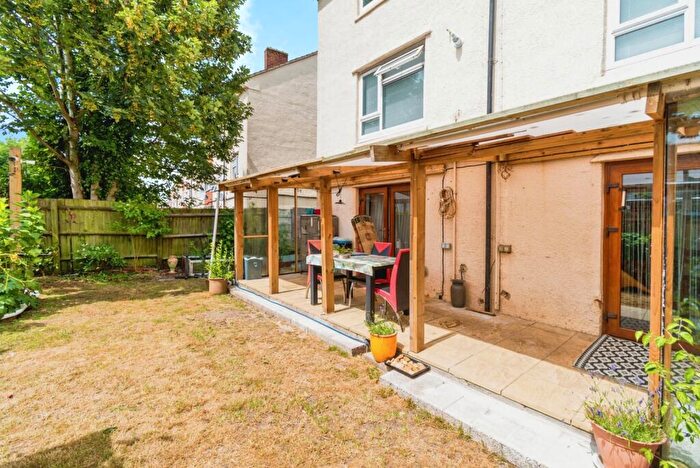 2 Bedroom Flat For Sale In Chiltern Green, Southampton, Hampshire, SO16