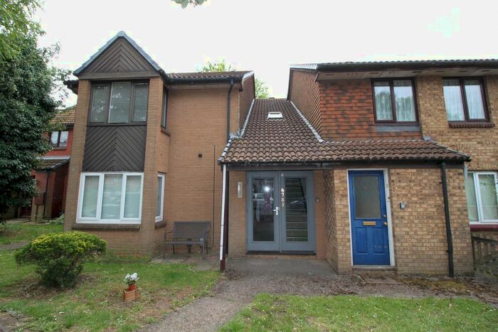 Studio To Rent In Berrydale Road, Yeading, Middlesex, UB4