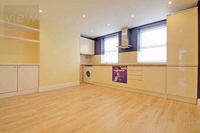 2 Bedroom Flat To Rent In Lewisham Way, London, SE14