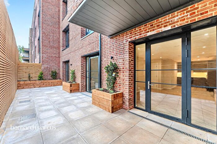 2 Bedroom Flat For Sale In Fallsbrook Road, London, SW16