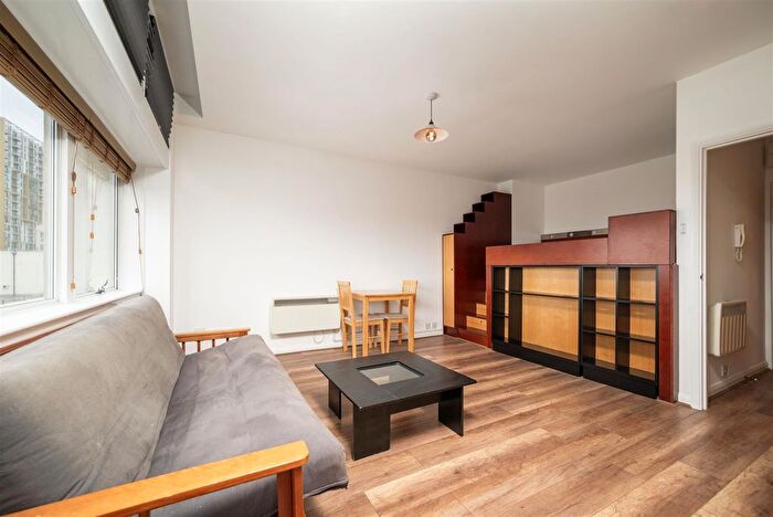 Studio To Rent In Newington Causeway, London, SE1