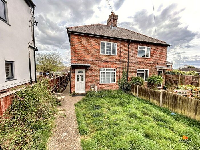 2 Bedroom End Of Terrace House To Rent In Nightingale Road, Chesham, HP5