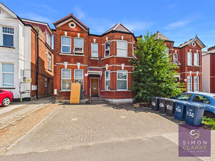 Studio To Rent In Station Road, London, NW4