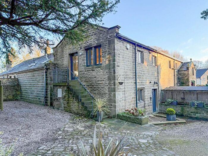 2 Bedroom Semi Detached House For Sale In Stable Cottage, The High Hall, Steeton, BD20