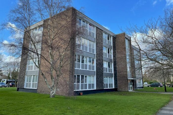 2 Bedroom Flat To Rent In Akeld Court, South Gosforth, Newcastle Upon Tyne NE3