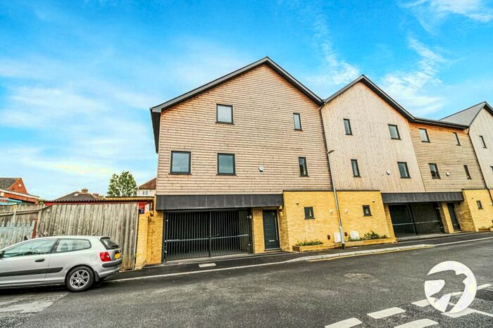 3 Bedroom Town House To Rent In Alfred Road, Gravesend, Kent, DA11