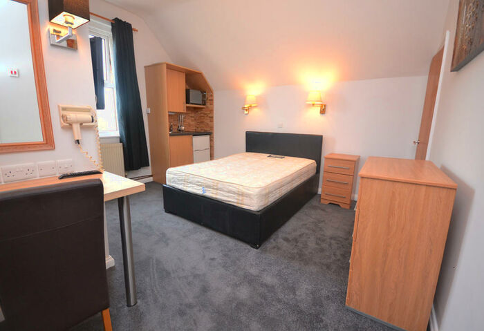 Studio To Rent In London Road, Reading, Berkshire, RG1