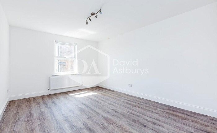 2 Bedroom Apartment To Rent In Turnpike Lane, Hornsey, London, N8
