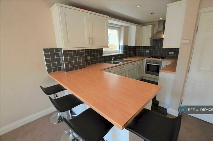 2 Bedroom Flat To Rent In Venner Road, London, SE26