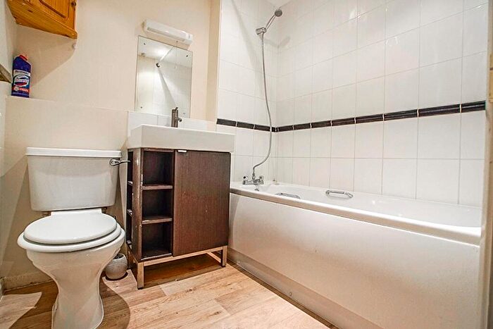 2 Bedroom Apartment To Rent In Heathcroft, Welwyn Garden City, AL7