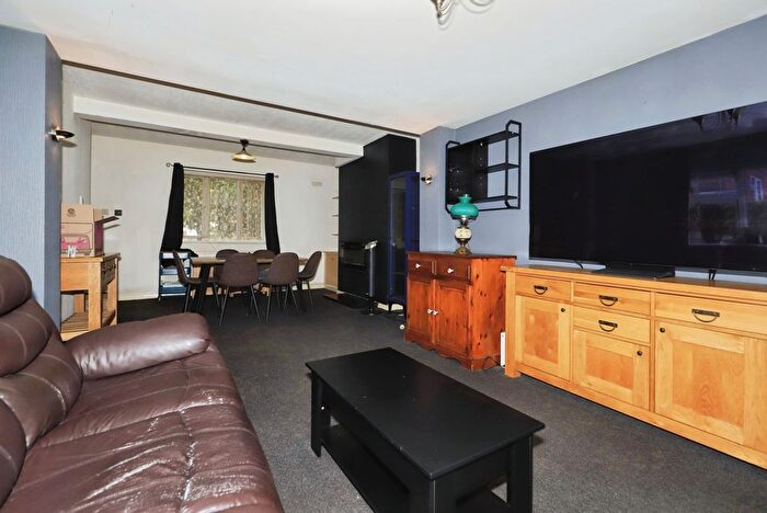 3 Bedroom Semi-detached House For Sale In Birches Barn Road, Wolverhampton, West Midlands, WV3