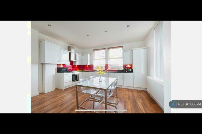 2 Bedroom Flat To Rent In Pontefract Lane, Leeds, LS9