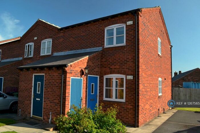 2 Bedroom Flat To Rent In Grange View, Colton, Leeds, LS15