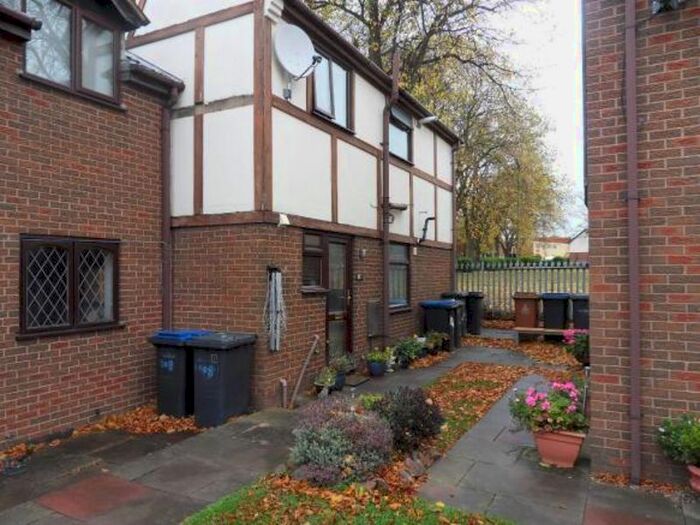 2 Bedroom Flat To Rent In Coventry Road, Hinckley, LE10