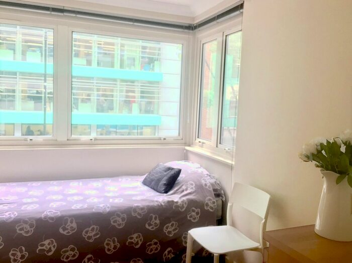 2 Bedroom Flat To Rent In Fitzroy Street, London, W1T