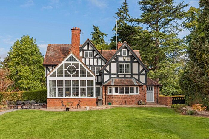 4 Bedroom Semi-Detached House For Sale In Manor Road, Goring, Reading, Oxfordshire, RG8