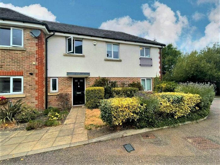 3 Bedroom End Of Terrace House To Rent In Summerleas Close, Hemel Hempstead, Hertfordshire, HP2