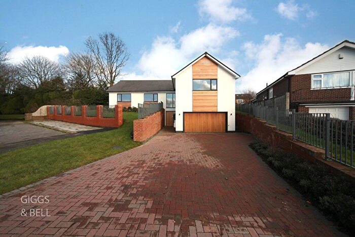 3 Bedroom Detached Bungalow For Sale In Luton, Bedfordshire, LU2