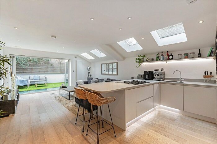 3 Bedroom Flat For Sale In Munster Road, Fulham, London, SW6