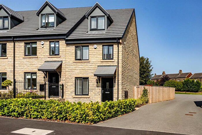 3 Bedroom End Of Terrace House For Sale In Brooke Avenue, Hipperholme, HX3