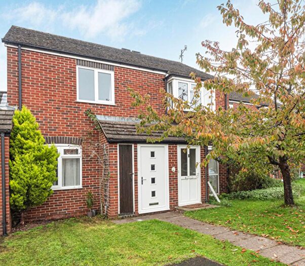 2 Bedroom Apartment To Rent In King James Way, RG9