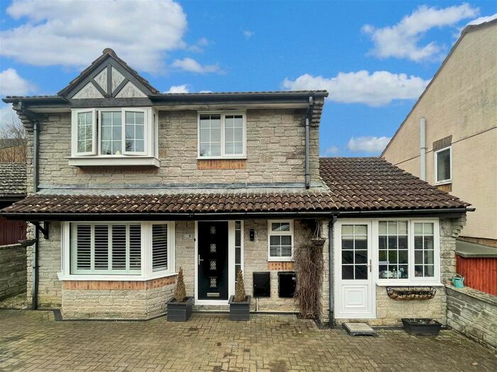 4 Bedroom Detached House For Sale In Hazel Close, Newton Abbot, TQ12