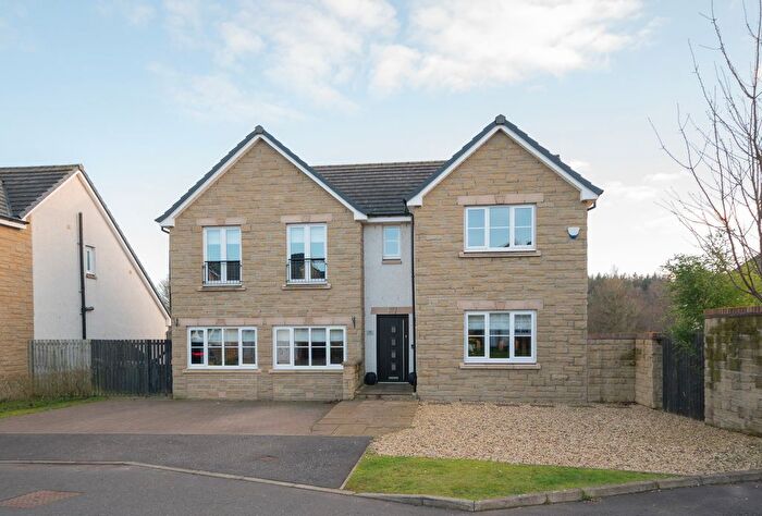 5 Bedroom Detached House For Sale In Cardyke Way, Auchinloch, G66