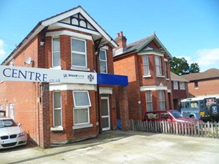 2 Bedroom Apartment To Rent In Hill Lane, Southampton, SO15