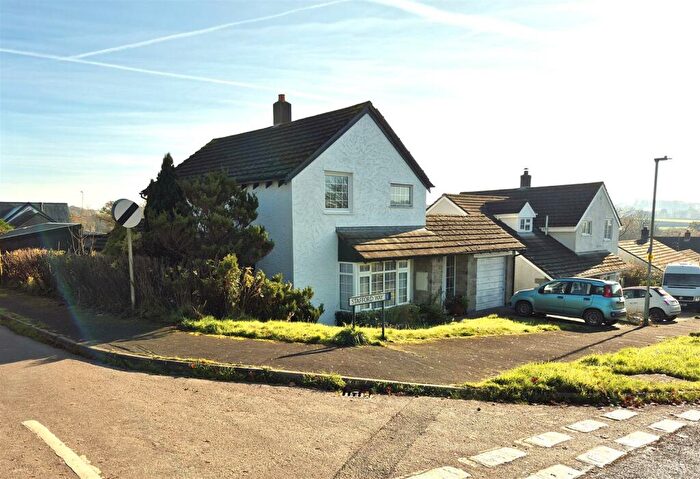 4 Bedroom Detached House For Sale In Stafford Way, Dolton, EX19