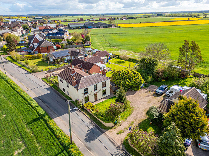 4 Bedroom Detached House For Sale In Walkerith Road, East Stockwith, DN21