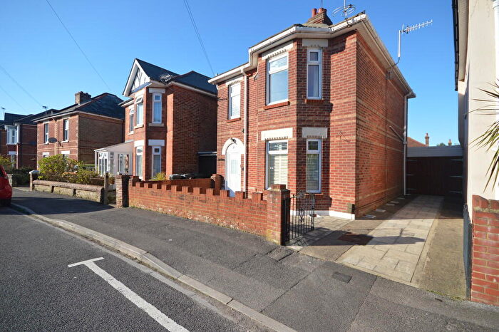 3 Bedroom Detached House For Sale In Oswald Road, Bournemouth, BH9
