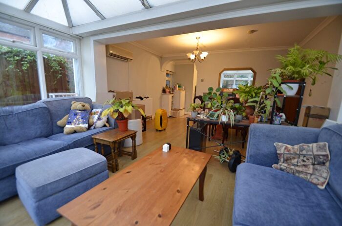 1 Bedroom Flat To Rent In Milton Road, Egham, TW20