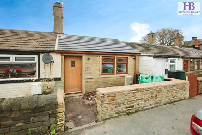 1 Bedroom Bungalow For Sale In Southfield Lane, Bradford, BD5