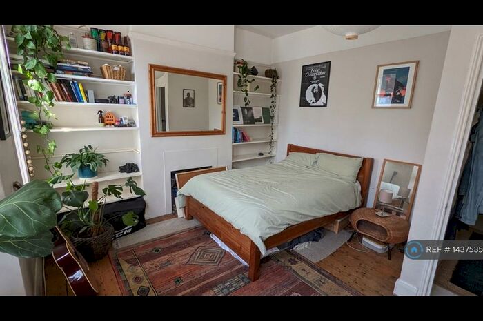 2 Bedroom Flat To Rent In Como Road, London, SE23