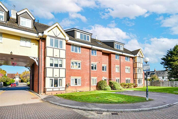 2 Bedroom Apartment For Sale In Victoria Grove, Newbury, West Berkshire, RG14
